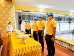 พิธีรับมอบสิ่งของพระราชทานให้กับประชาชนที่มาลงทะเบียนเป็นจิต